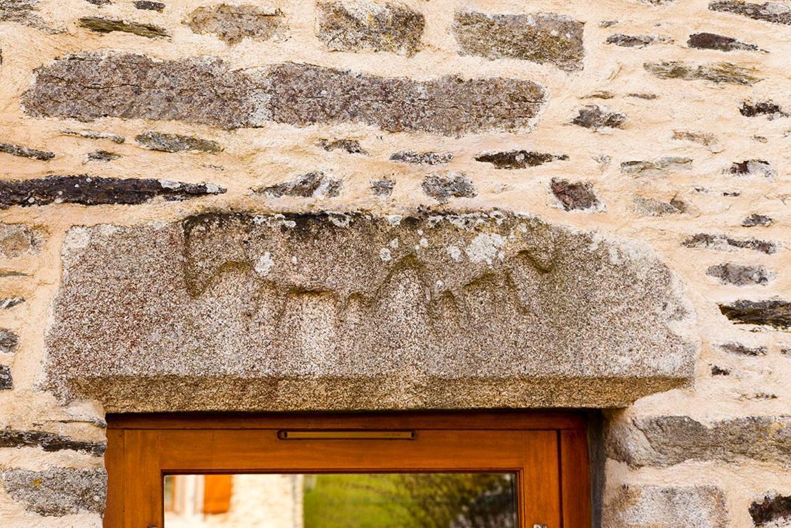 Stone Cottage With Modern Cosy Interior Near To Josselin Perfect Retreat For Writers Or Star Gazers Guégon エクステリア 写真